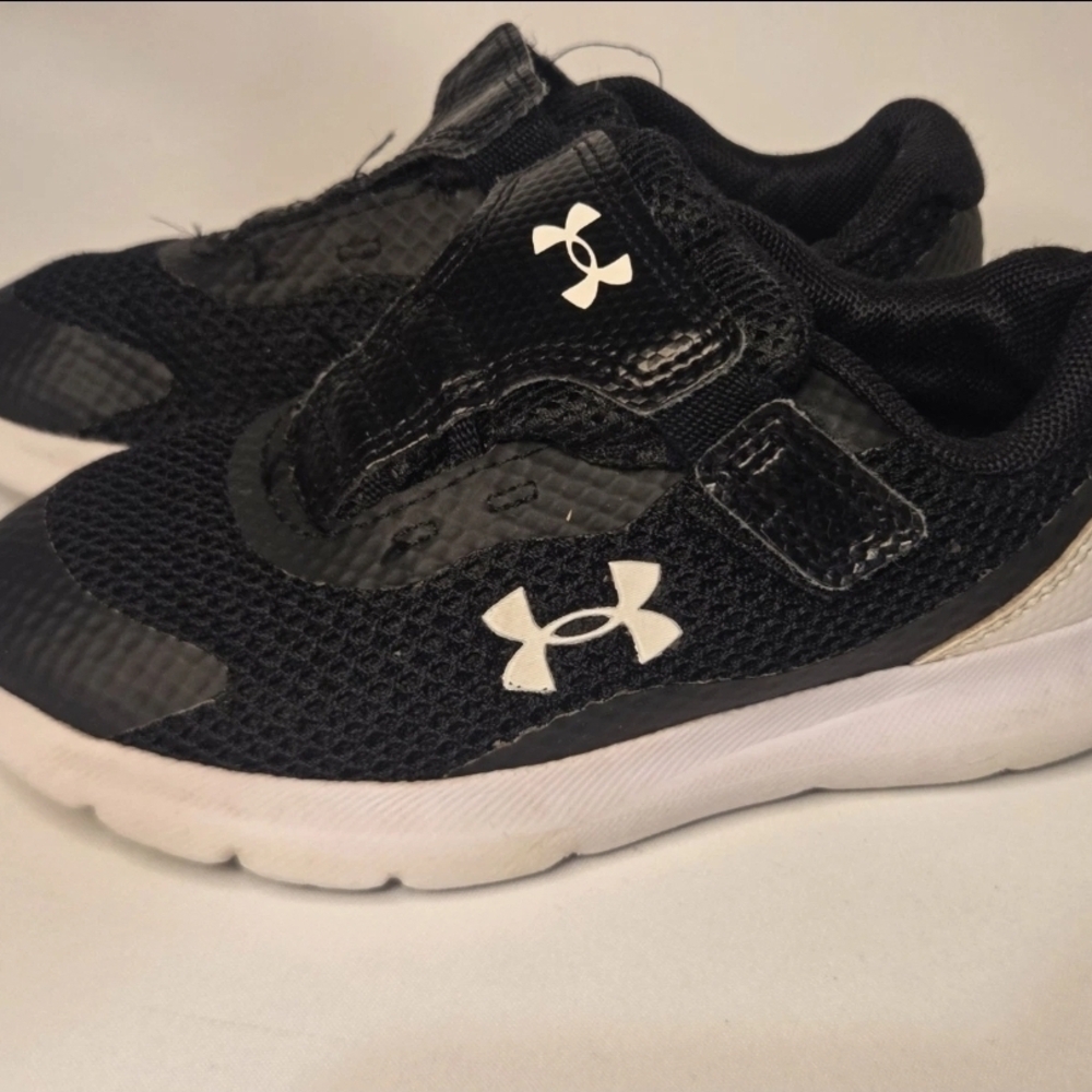 Under Armour Surge 3 AC Running Shoes 3024991-001  Size 9C CLEAN